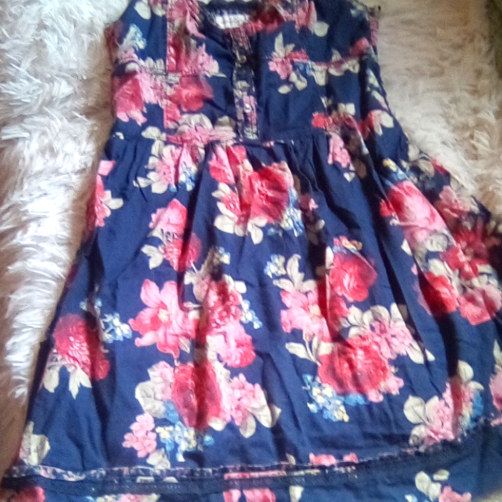 Abercrombie And Fitch Heart Shaped Bust Buttons And Adjustable Straps Mini D